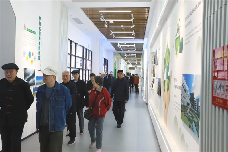 公安灞桥分局退休干警60余人前往益恒环境参观学习 公安灞桥分局退休干警60余人前往益恒环境参观学习